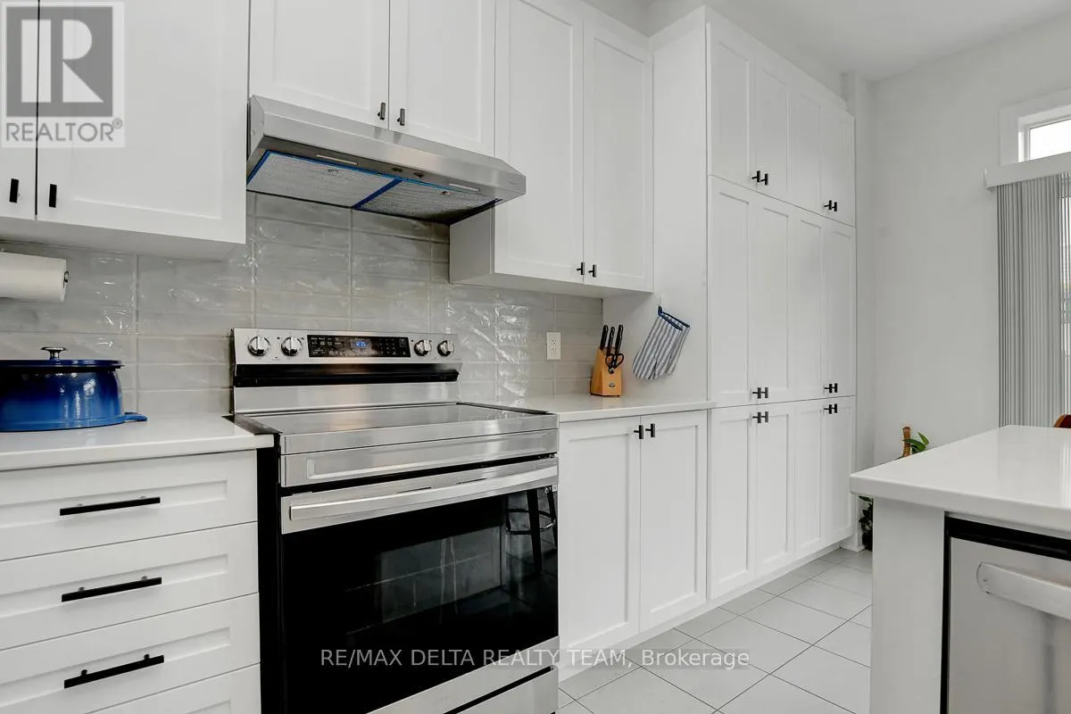 370 AQUAVIEW DRIVE