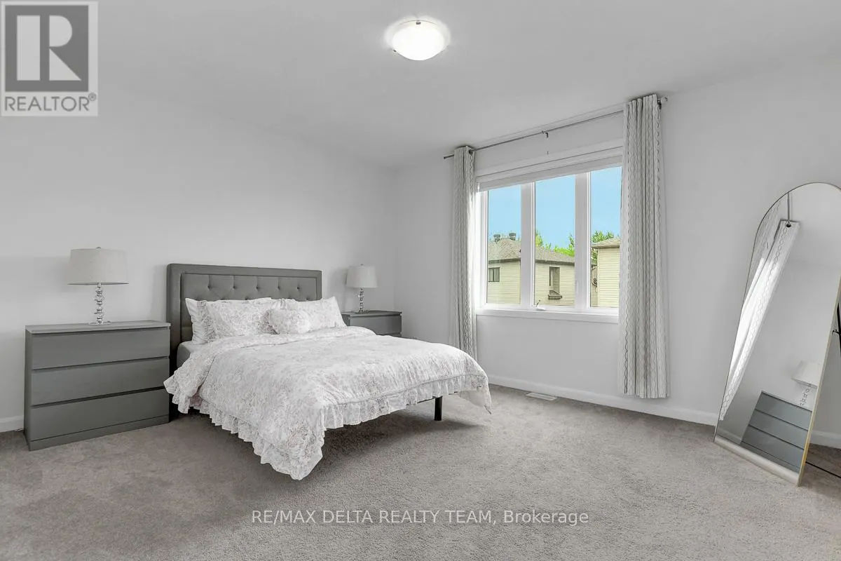 370 AQUAVIEW DRIVE
