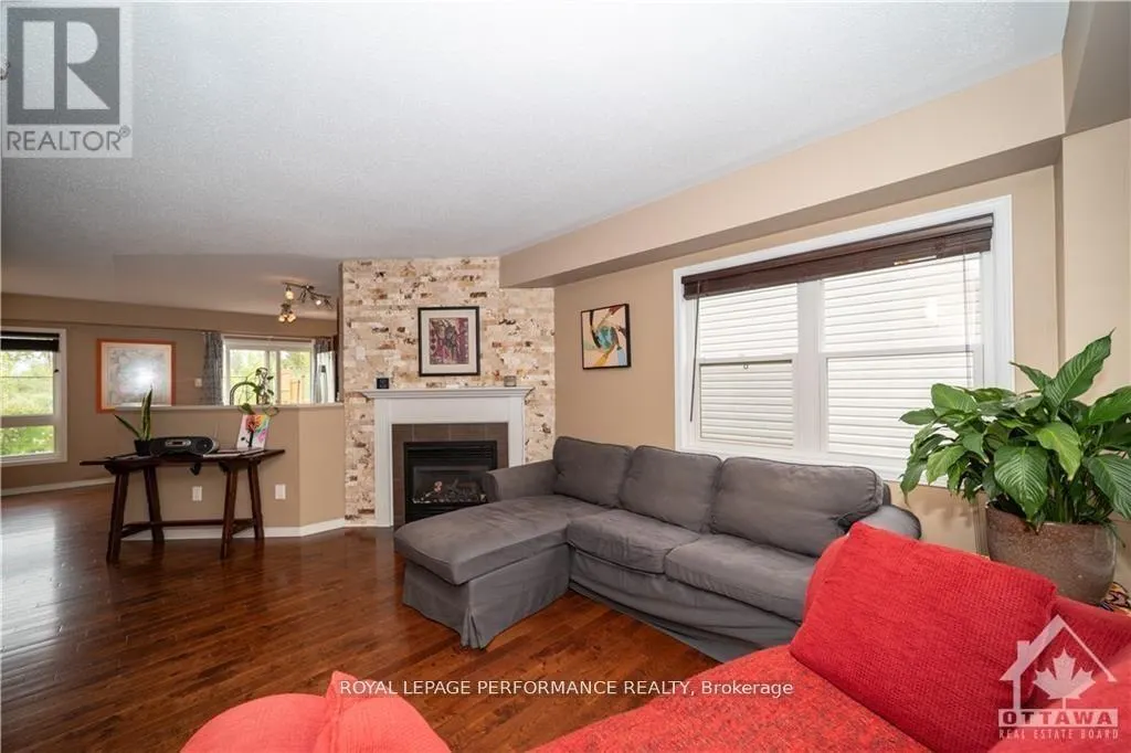 2363 GLANDRIEL CRESCENT