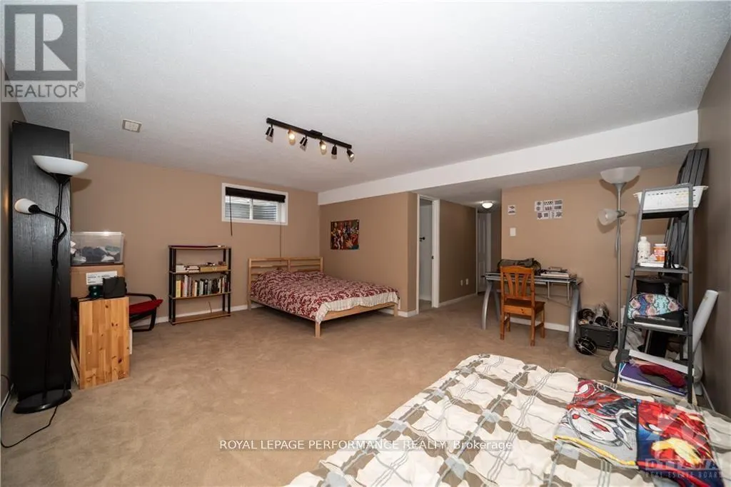 2363 GLANDRIEL CRESCENT