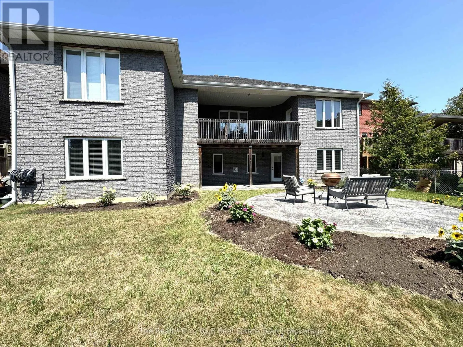 428 LAKEVIEW DRIVE