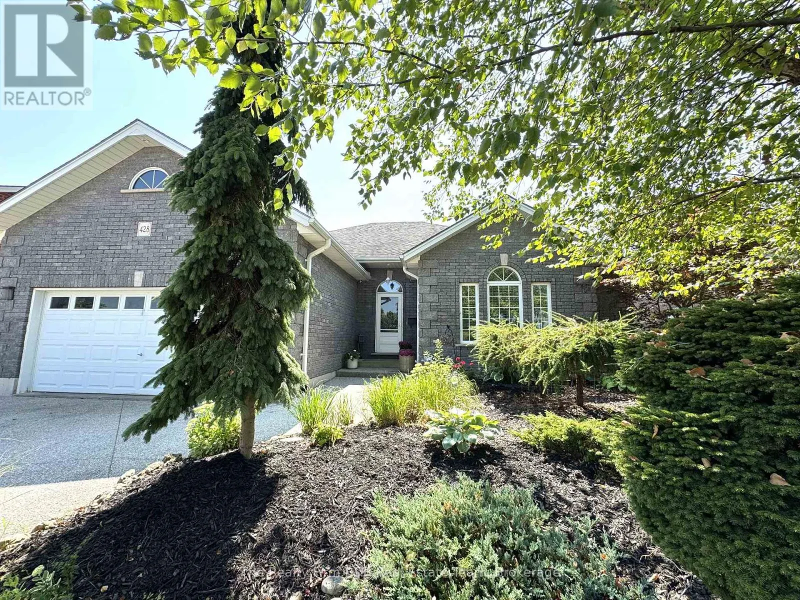 428 LAKEVIEW DRIVE