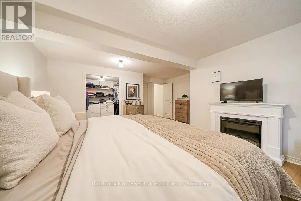428 LAKEVIEW DRIVE