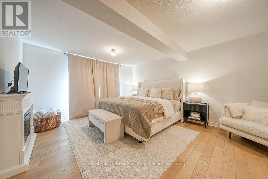 428 LAKEVIEW DRIVE