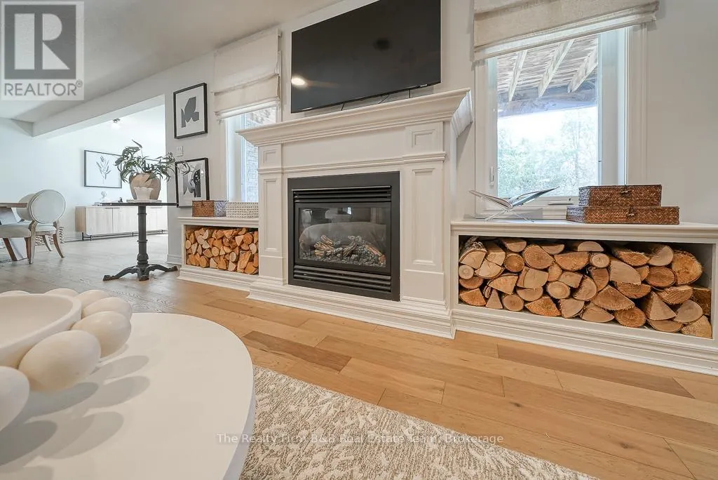 428 LAKEVIEW DRIVE