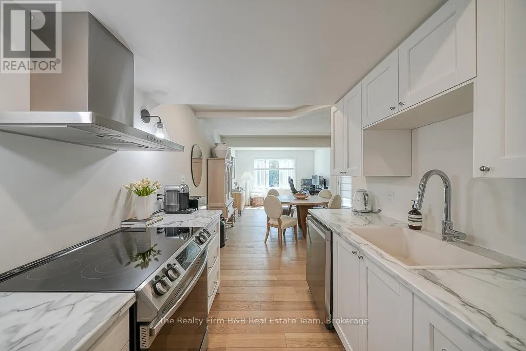 428 LAKEVIEW DRIVE