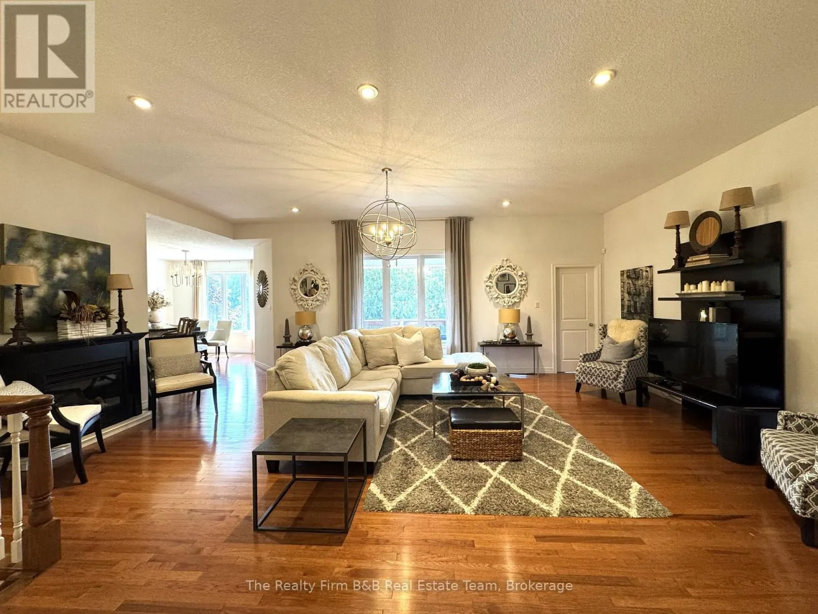 428 LAKEVIEW DRIVE