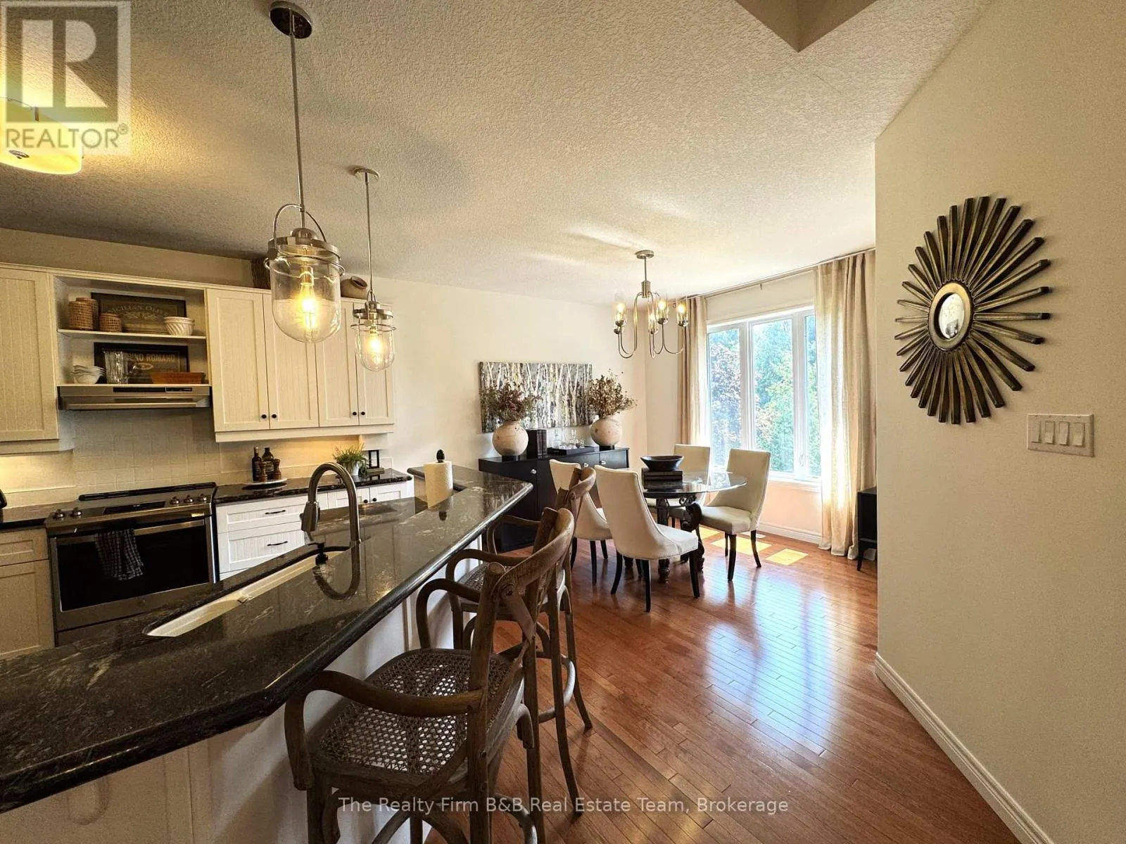 428 LAKEVIEW DRIVE