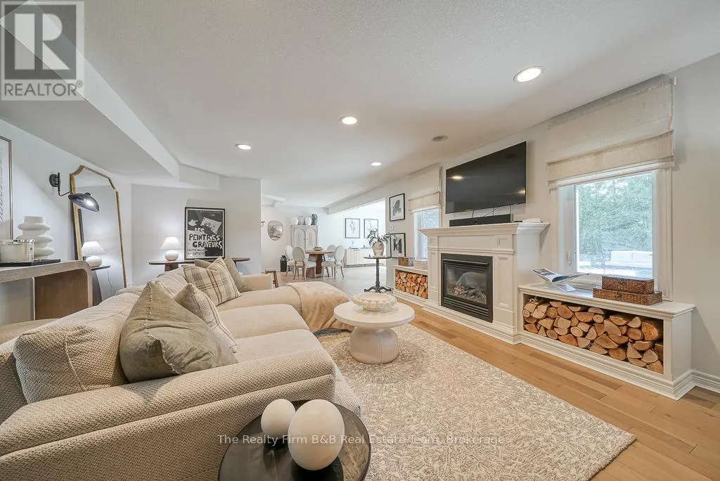 428 LAKEVIEW DRIVE