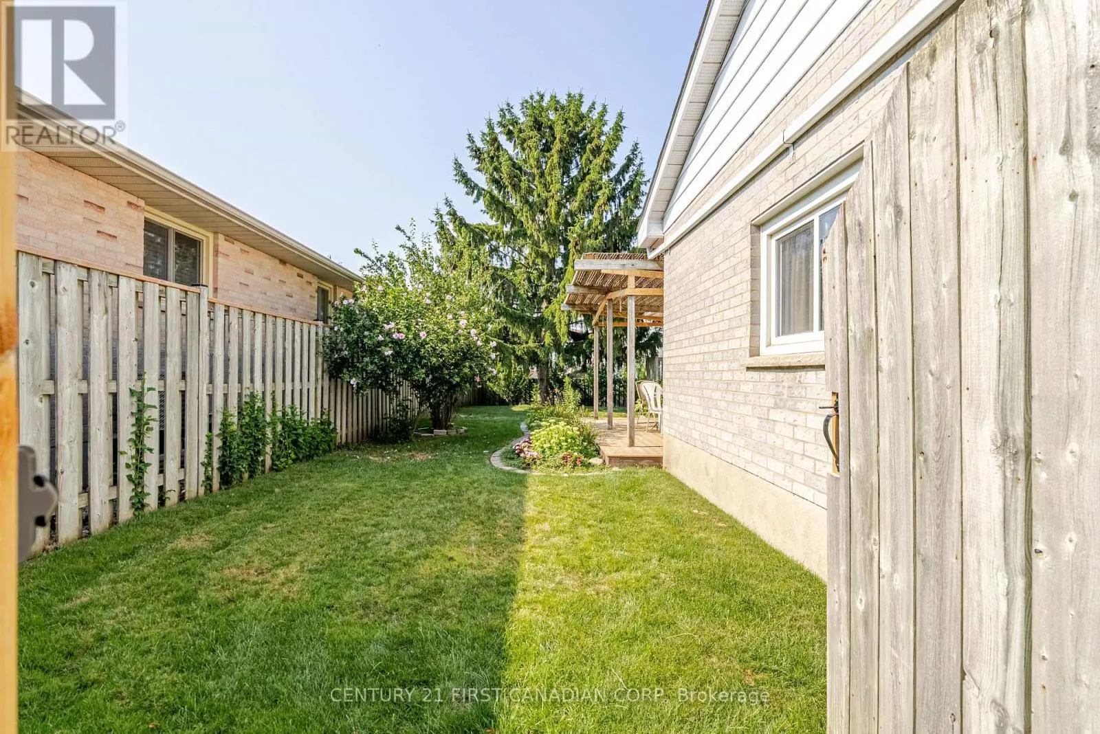19 FARMINGTON DRIVE