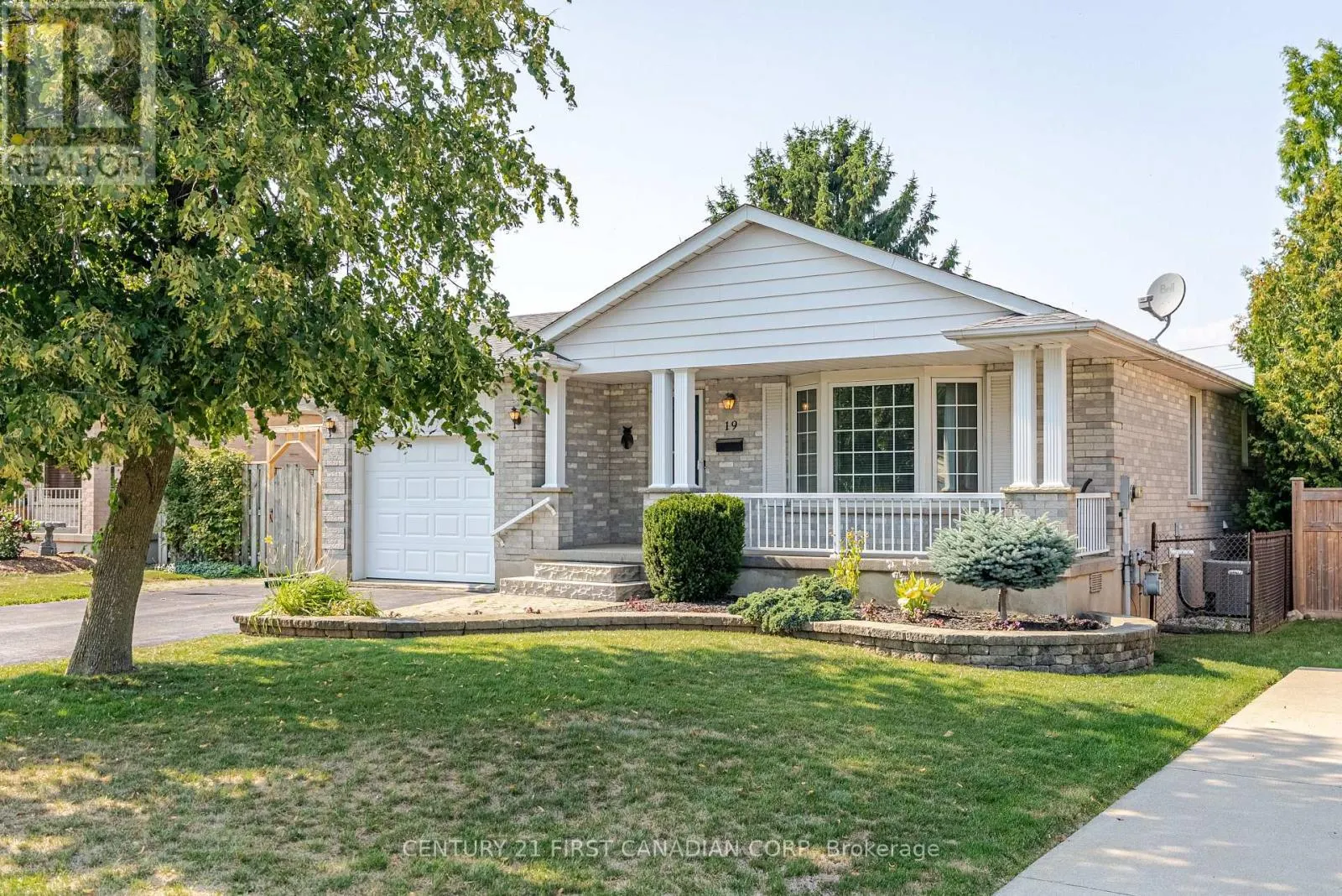 19 FARMINGTON DRIVE