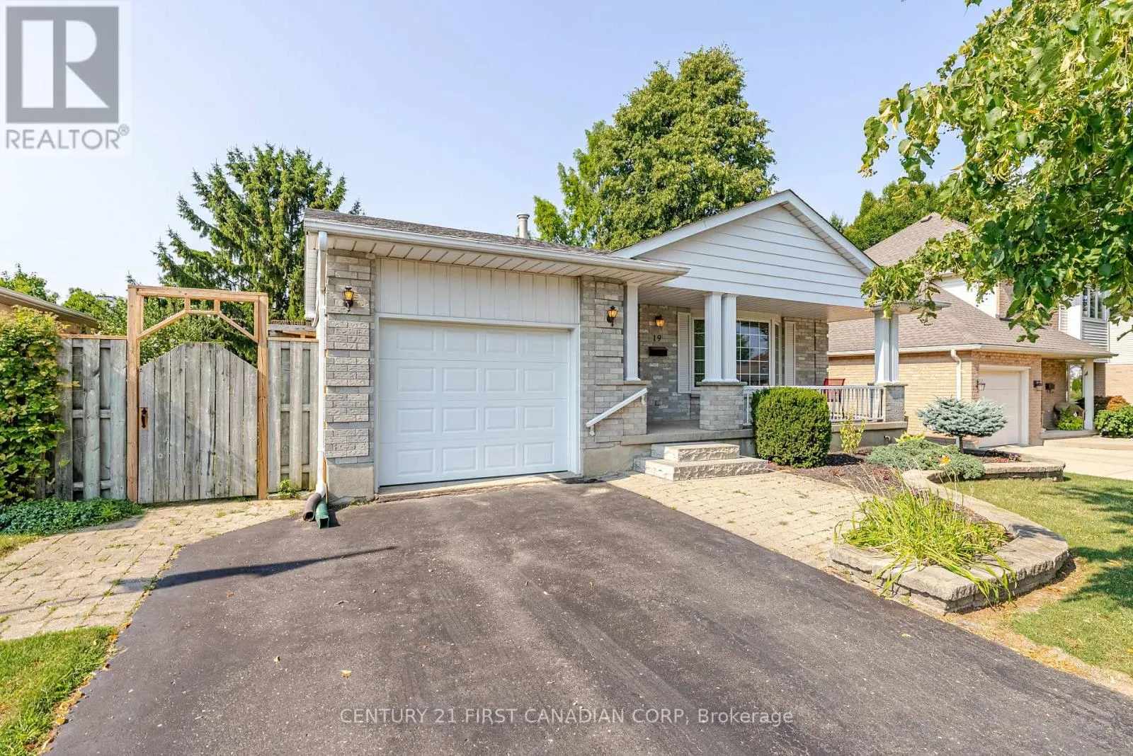 19 FARMINGTON DRIVE
