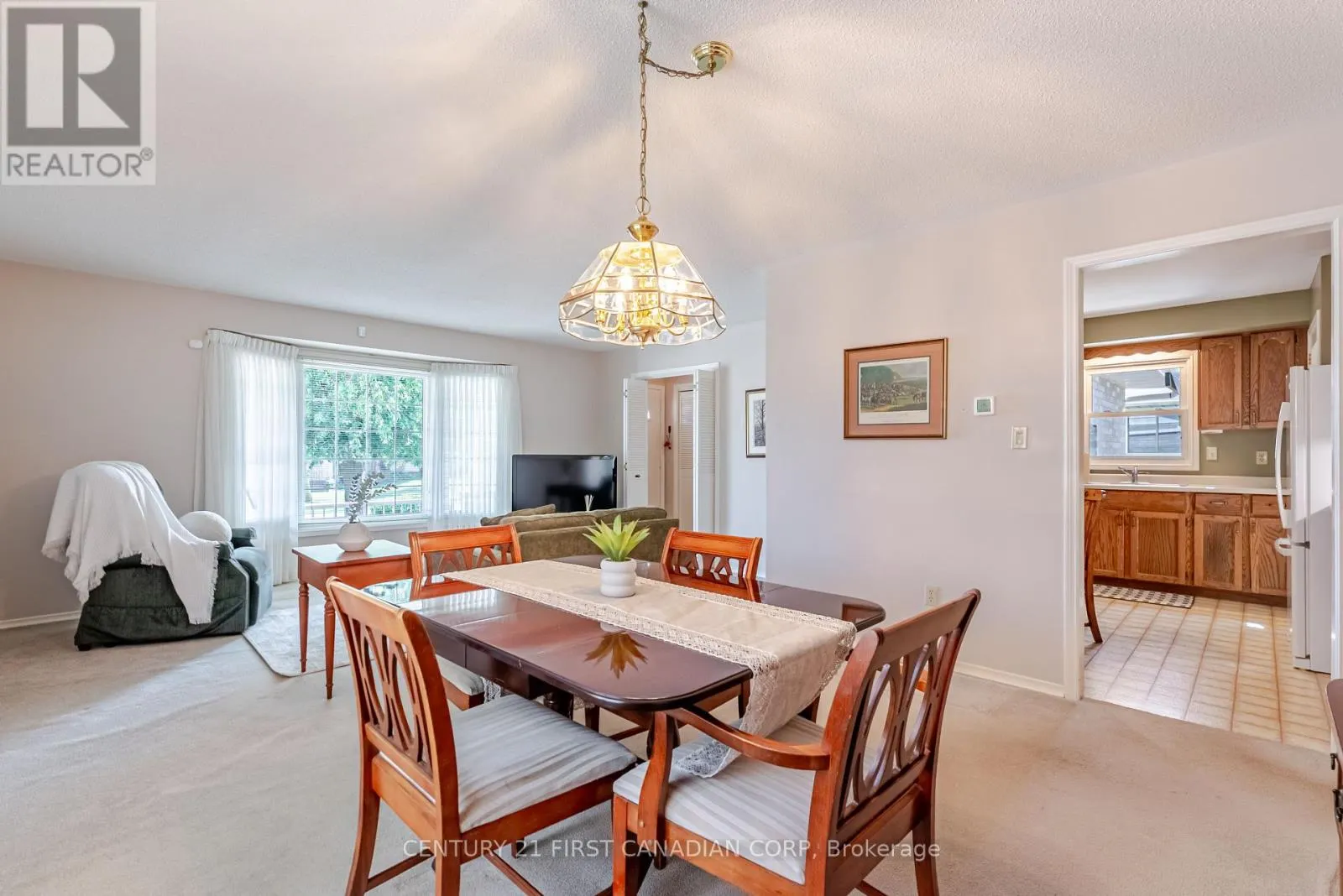 19 FARMINGTON DRIVE