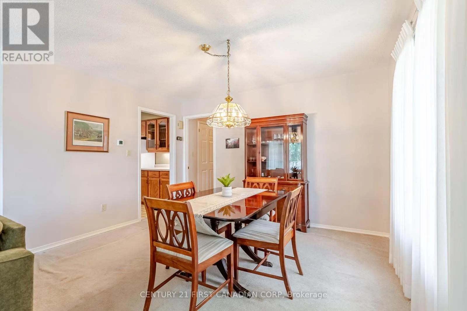 19 FARMINGTON DRIVE