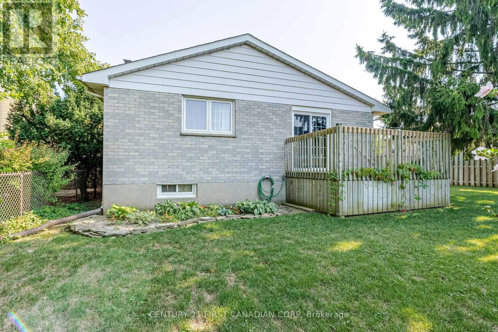 19 FARMINGTON DRIVE