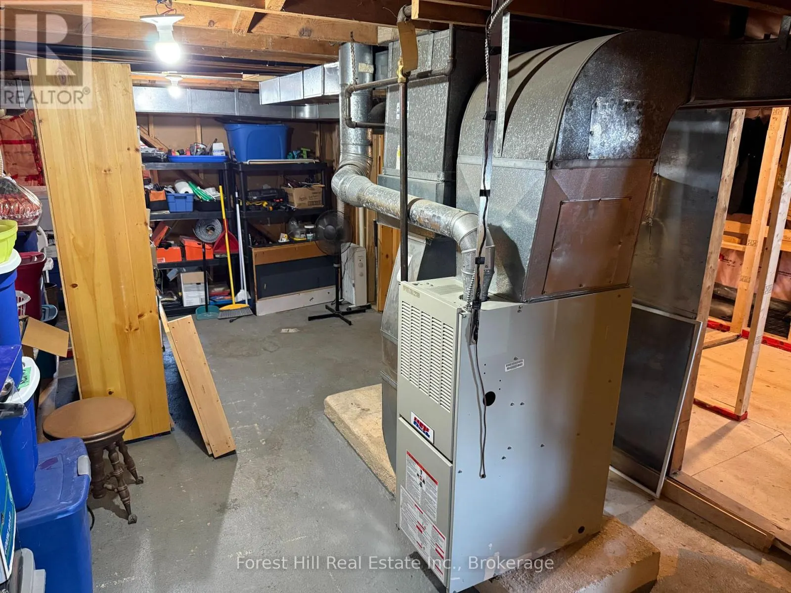 502 SWEEZY STREET W