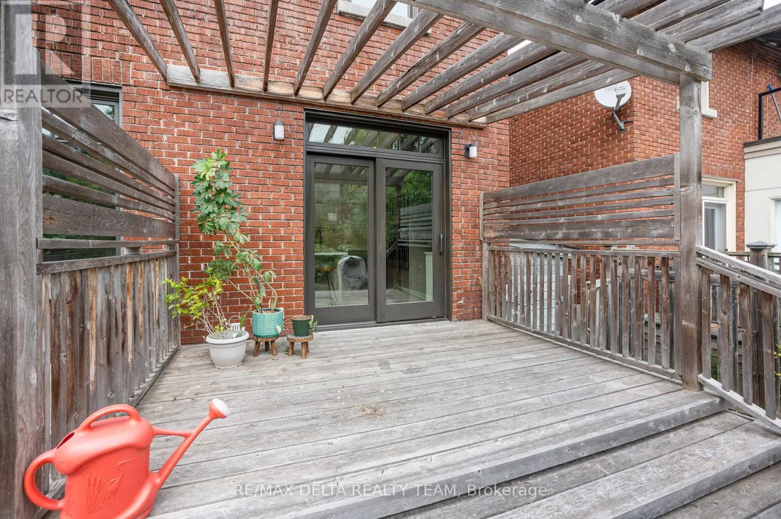 44 RENFREW AVENUE