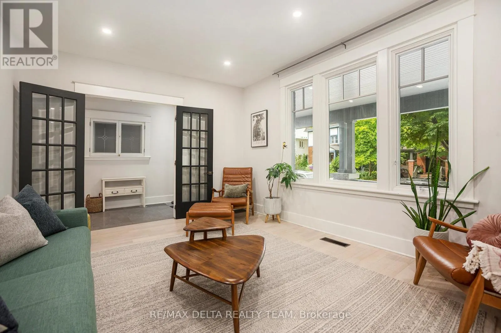 44 RENFREW AVENUE