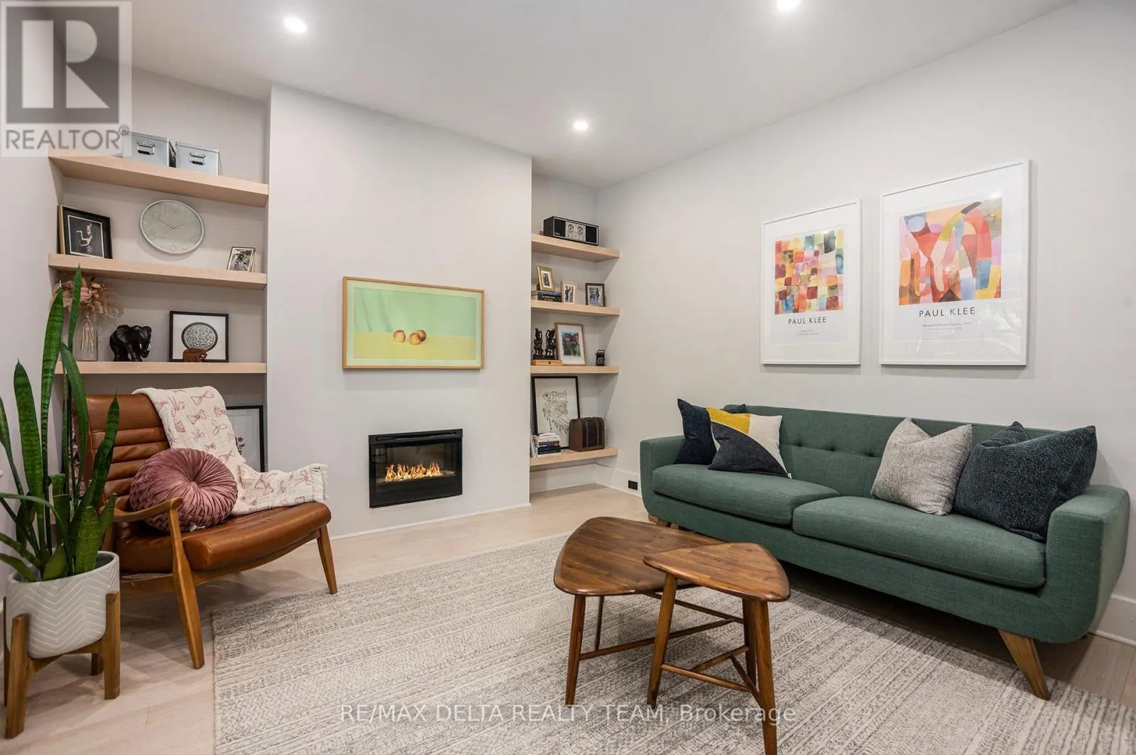 44 RENFREW AVENUE