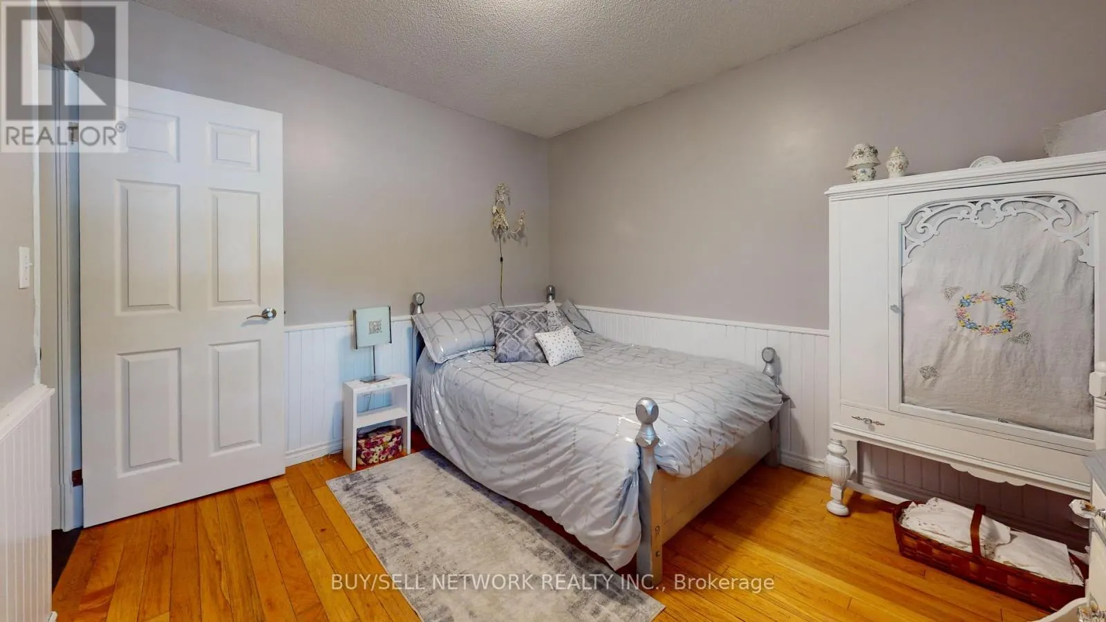2504 IDYLLWOOD CRESCENT