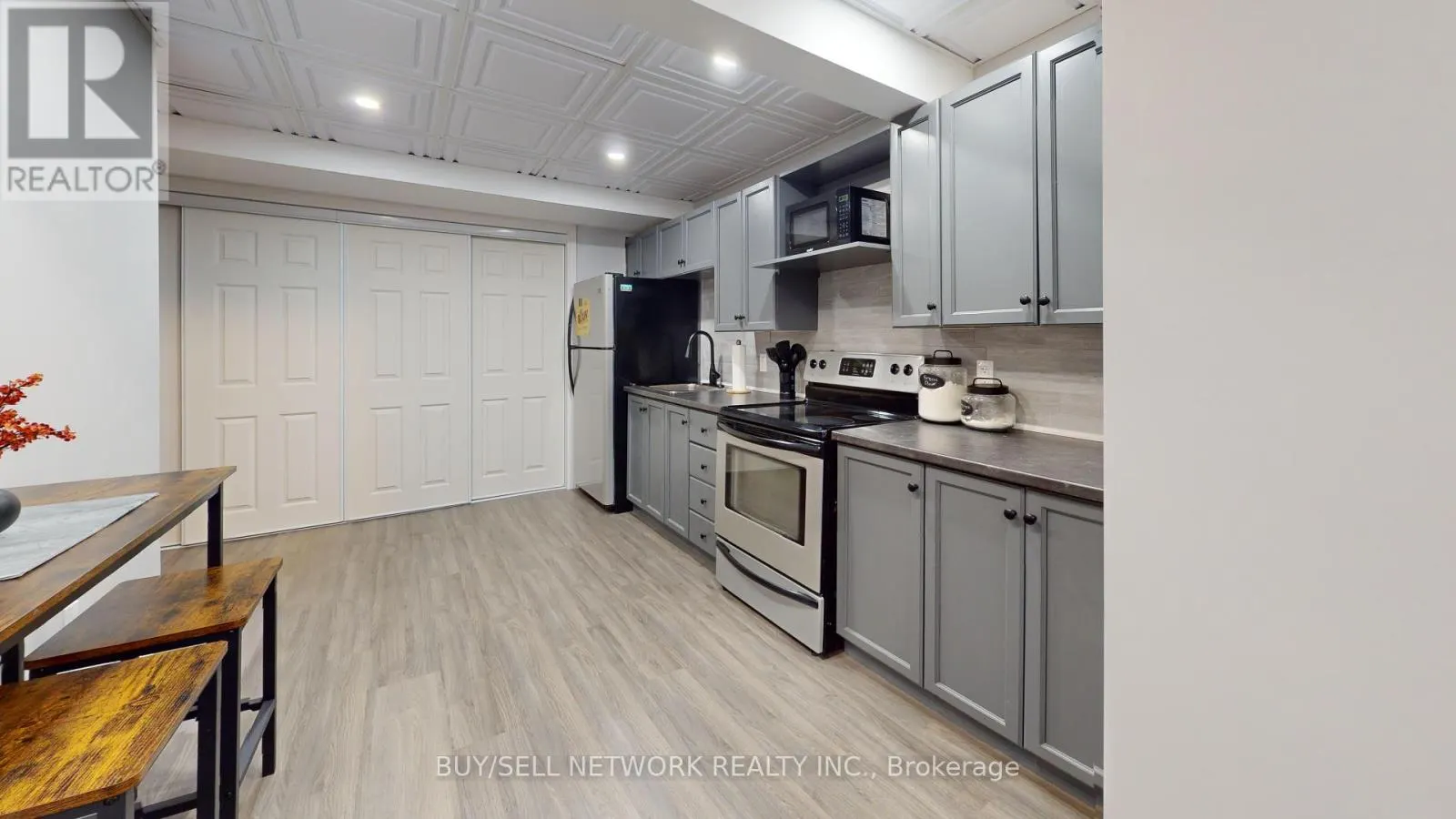 2504 IDYLLWOOD CRESCENT