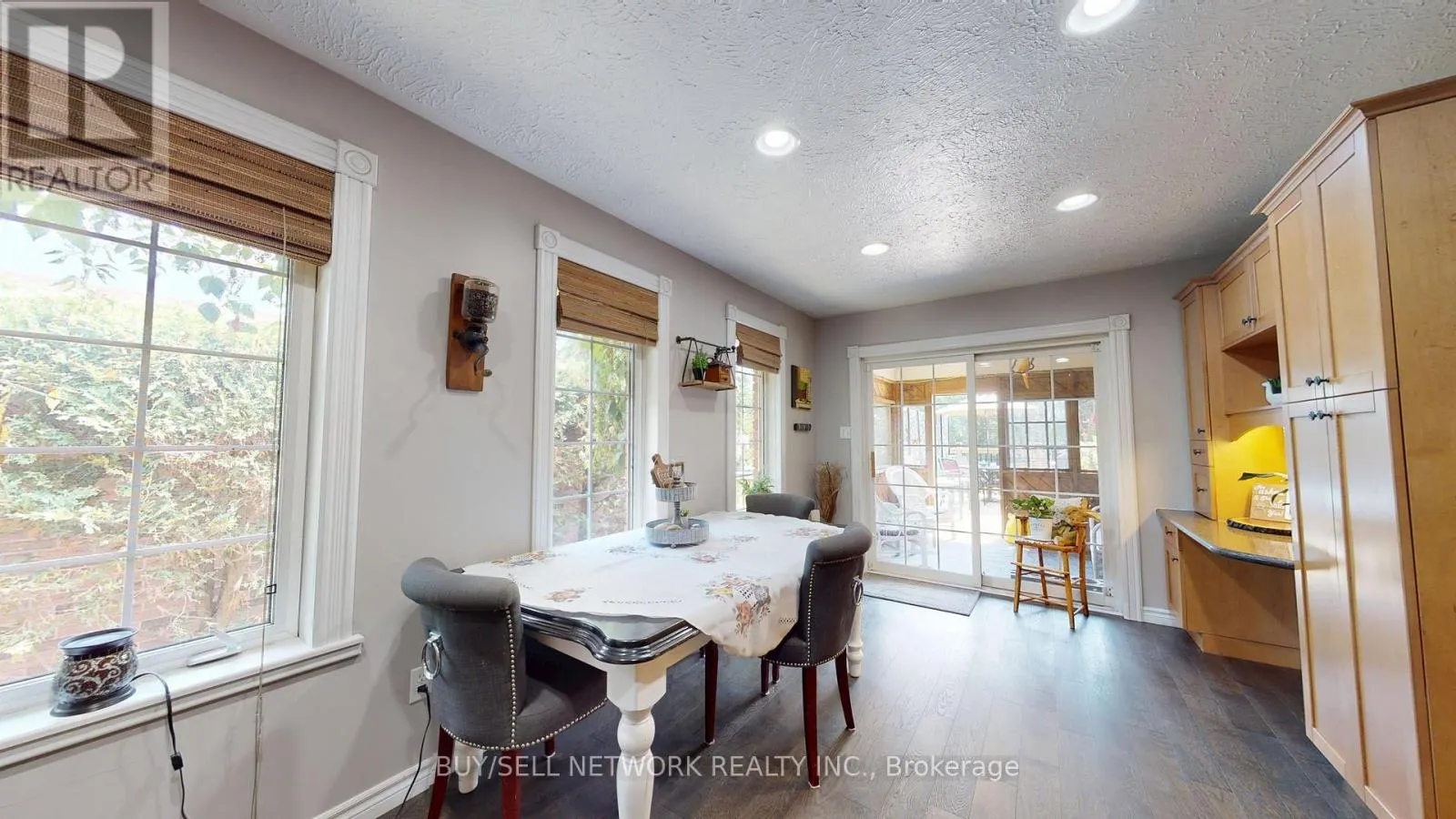 2504 IDYLLWOOD CRESCENT