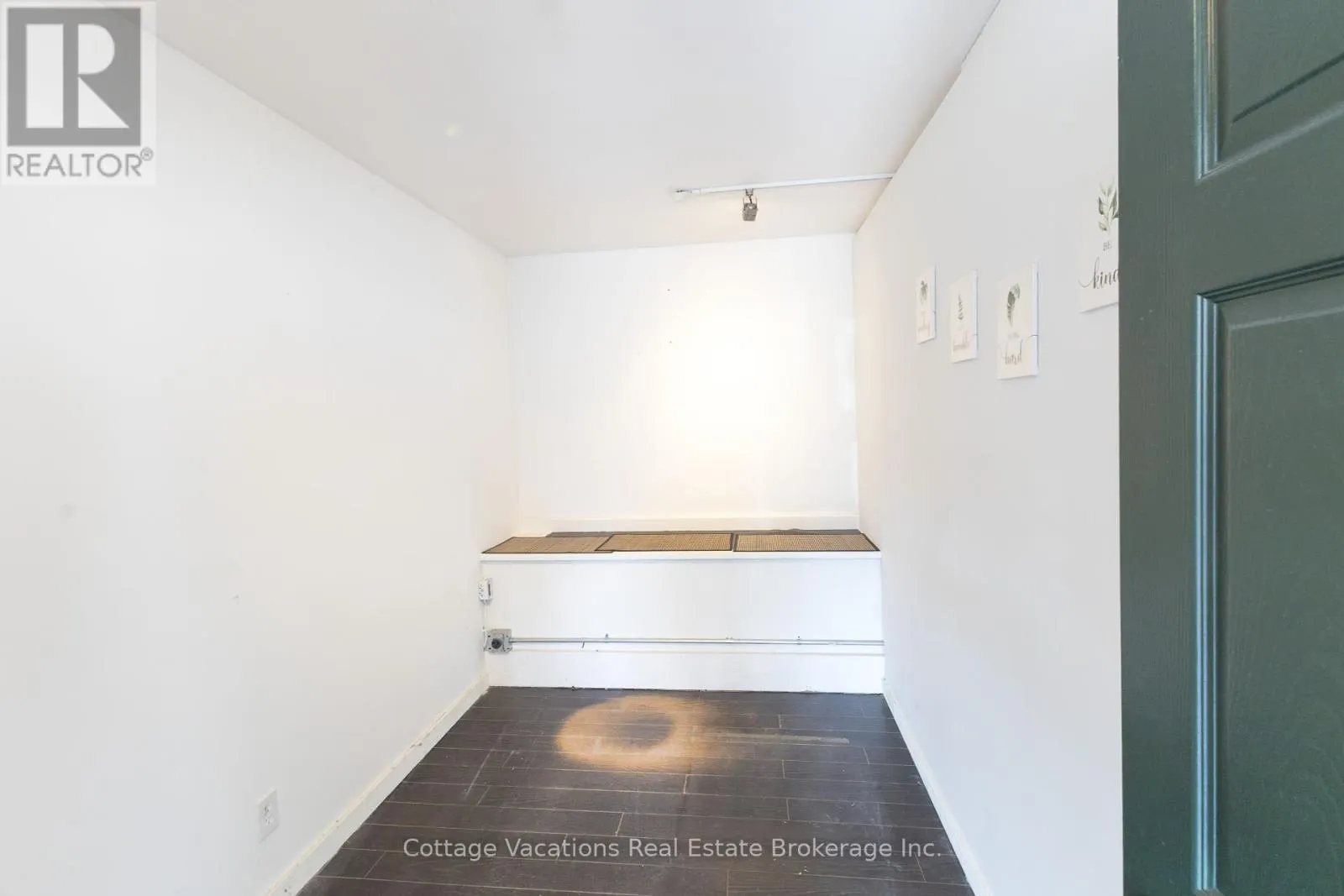 10 BRUNEL ROAD