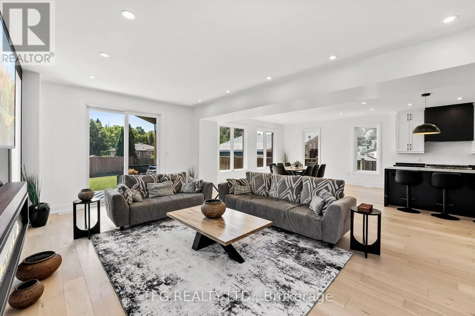 678 OTONABEE DRIVE