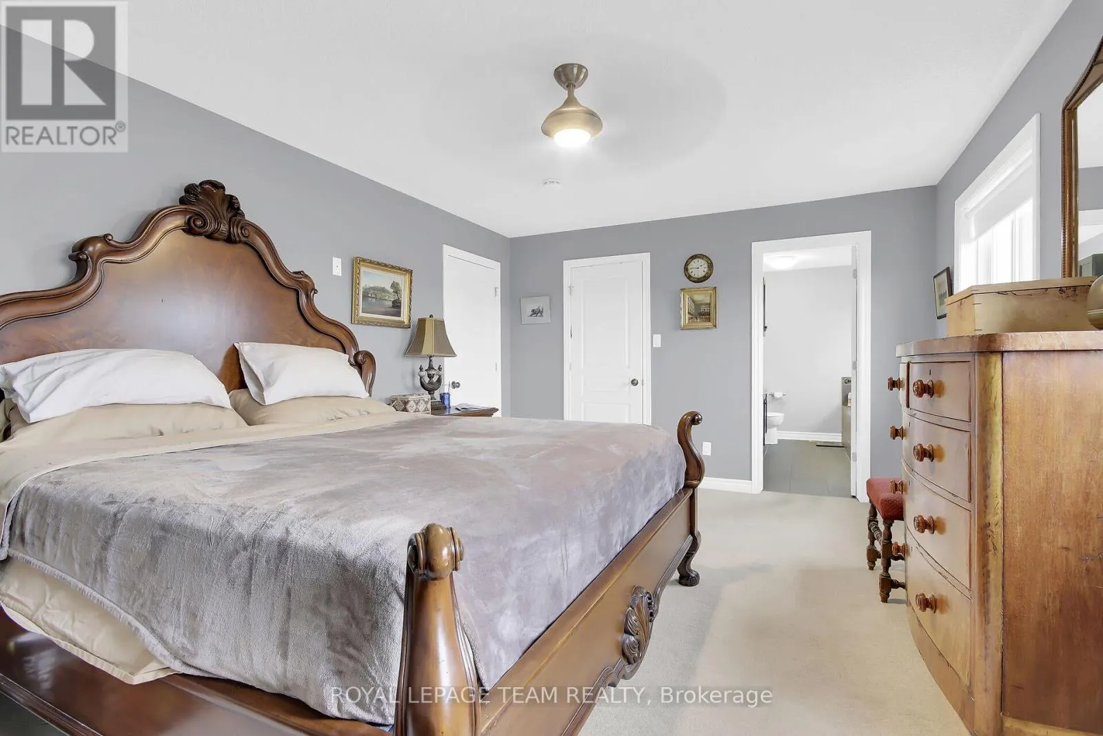 638 ROBERT HILL STREET N