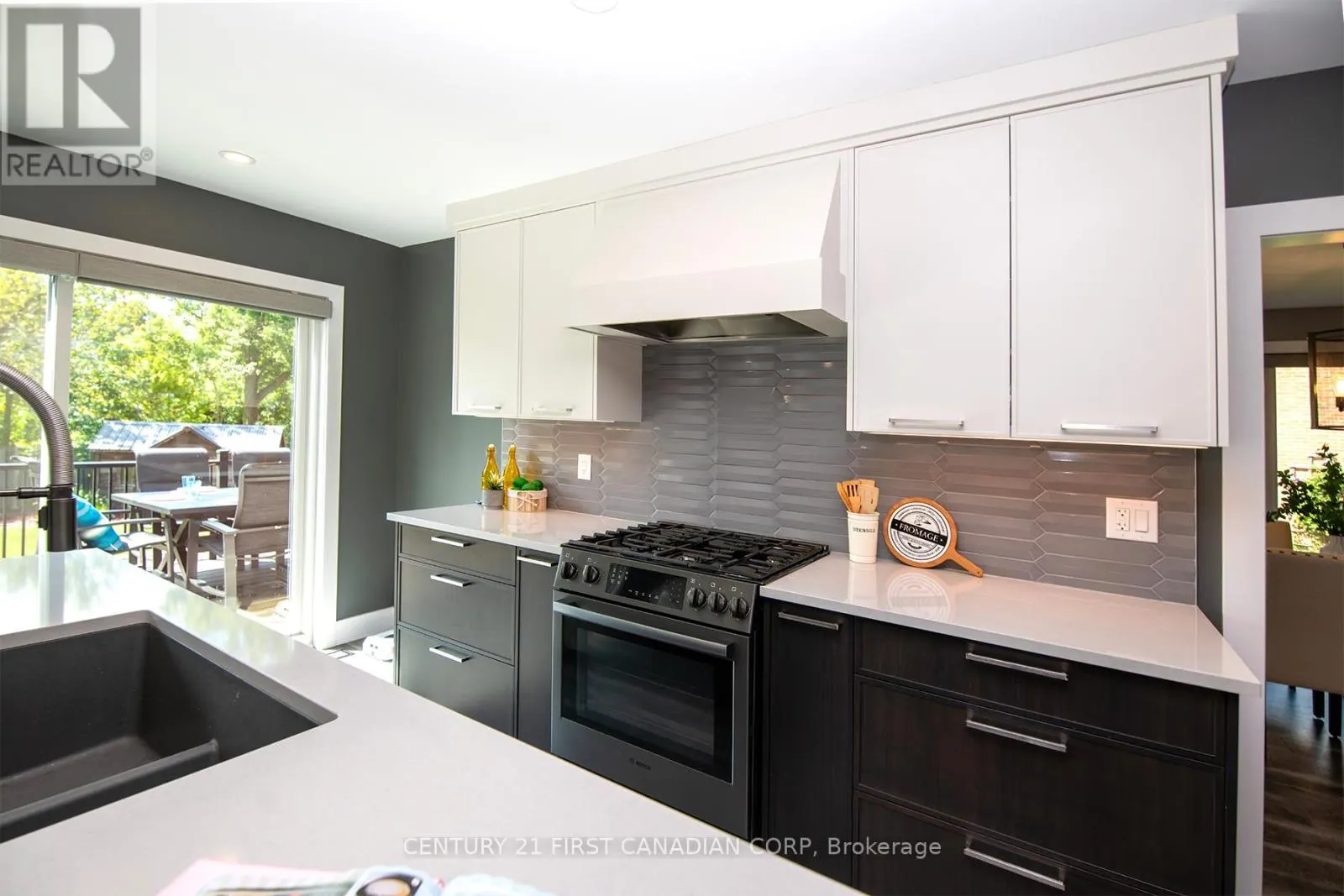 6925 LAMBETH WALK