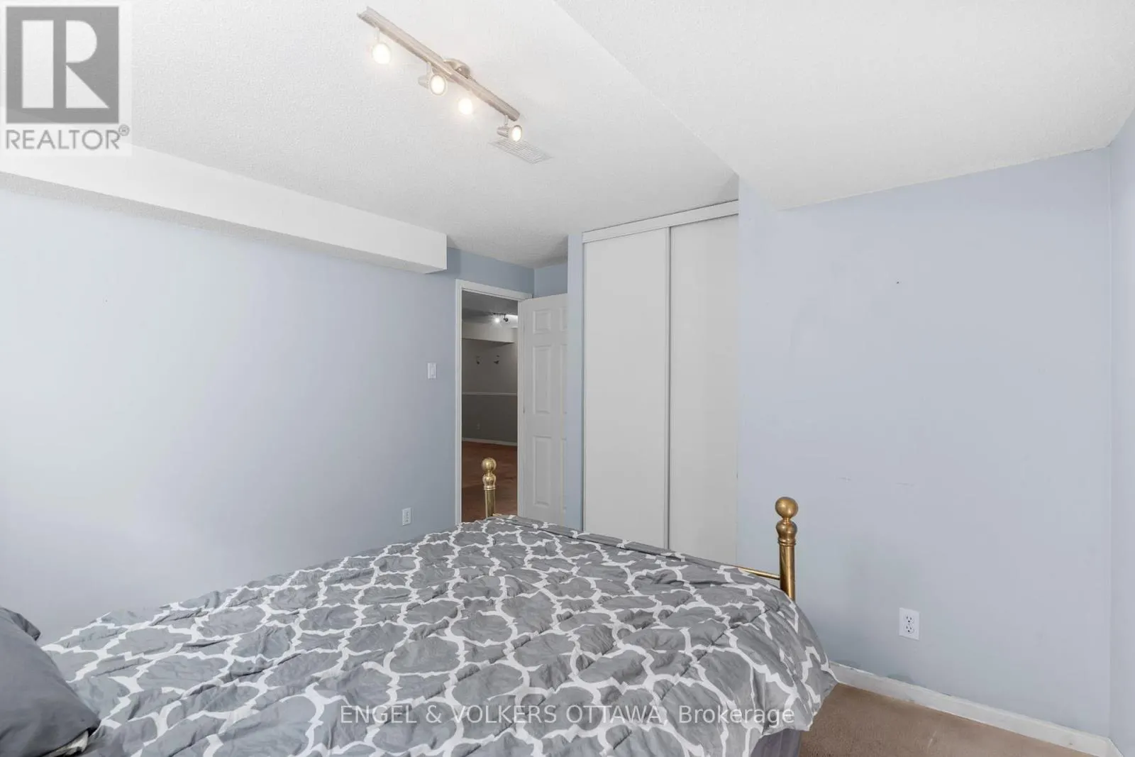 128 GRANDPARK CIRCLE