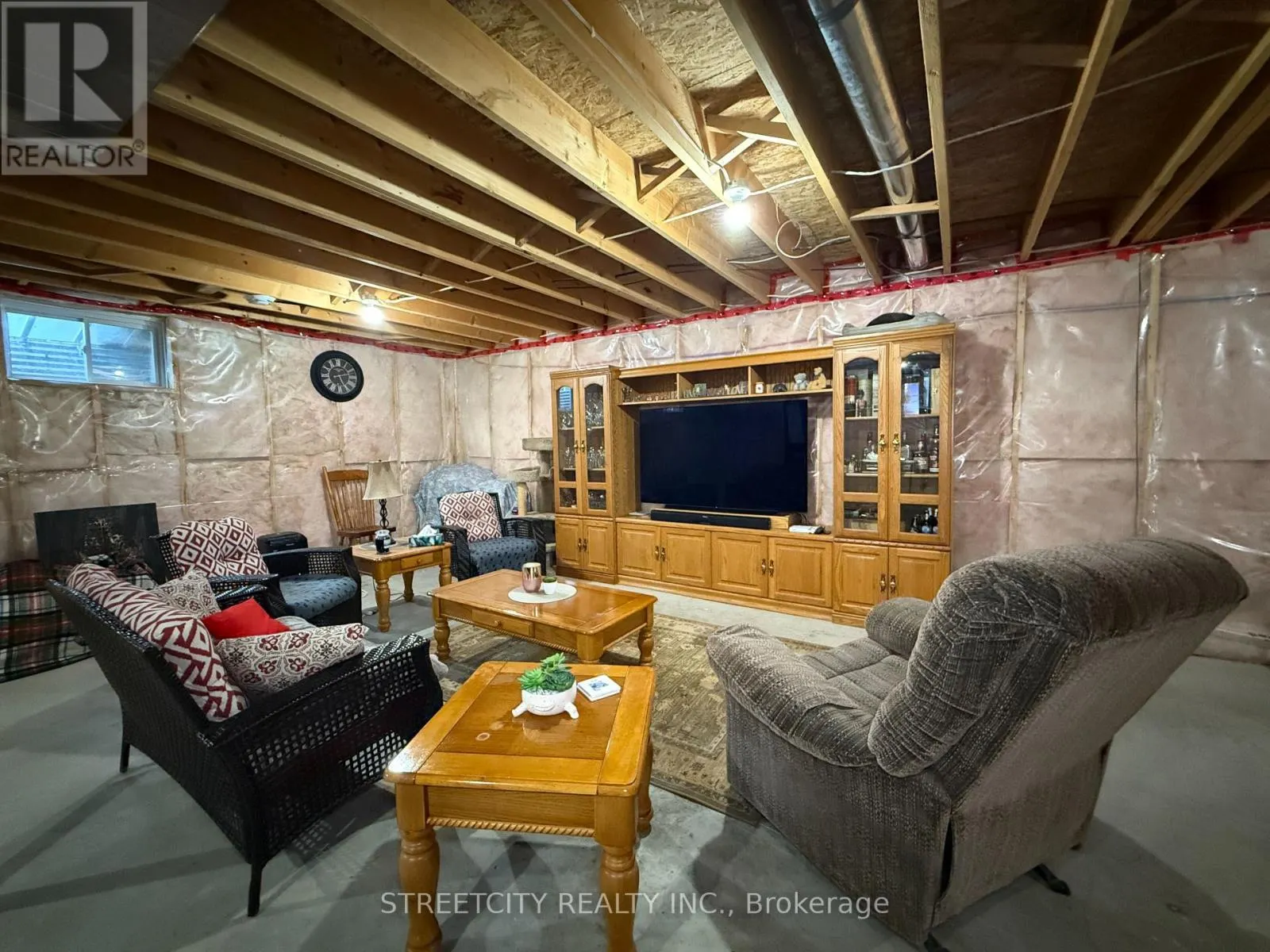 16 LEISURE LANE