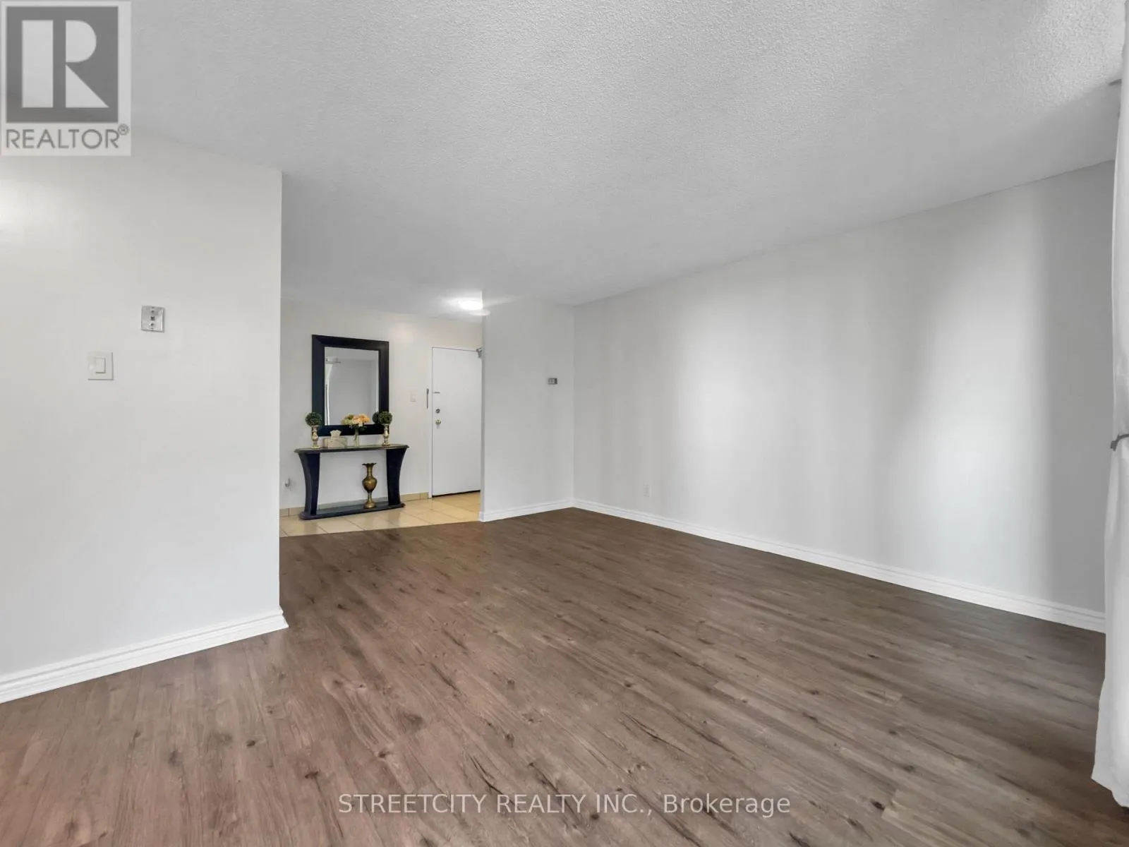 203 - 1103 JALNA BOULEVARD, #203