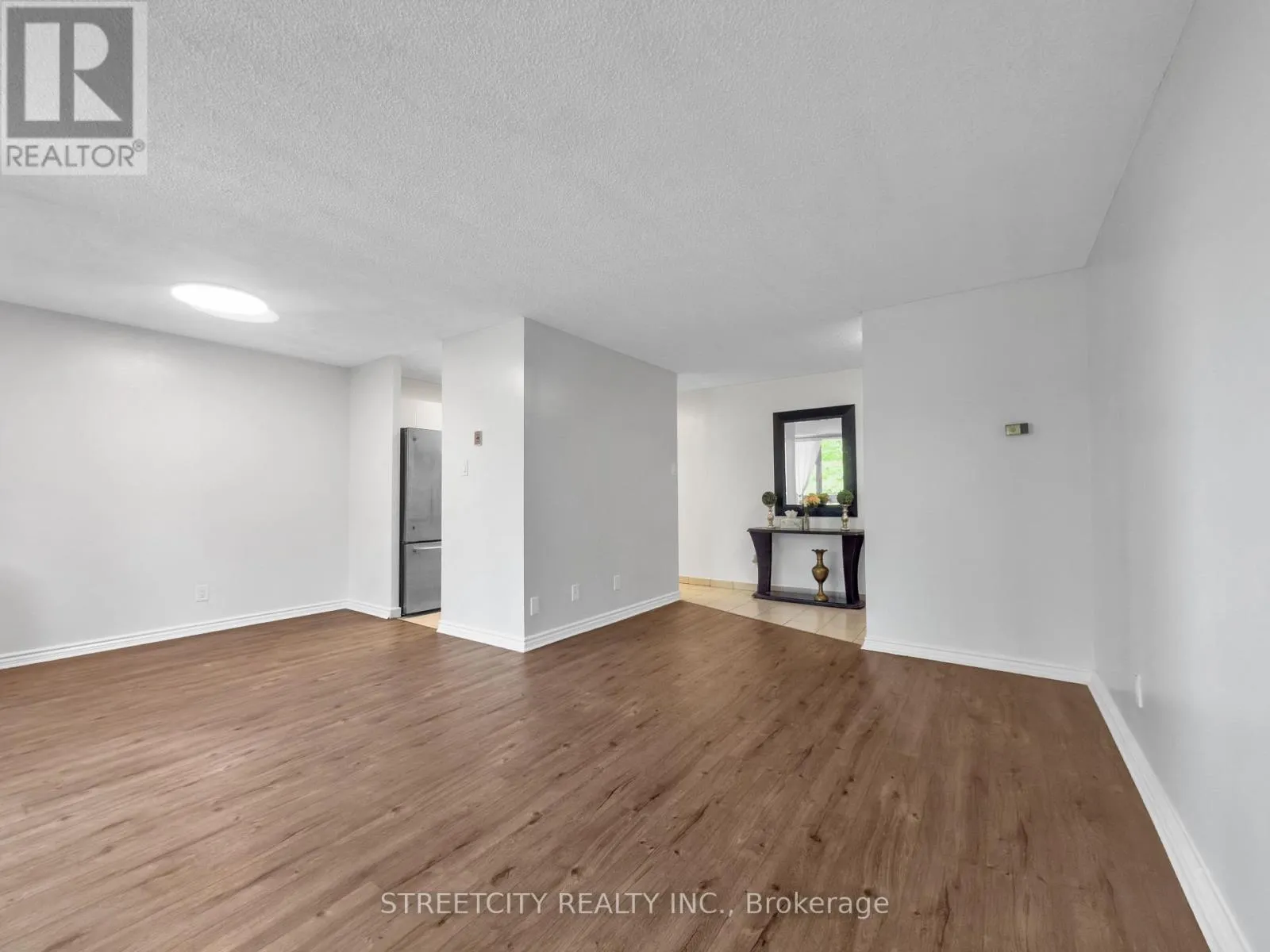 203 - 1103 JALNA BOULEVARD, #203