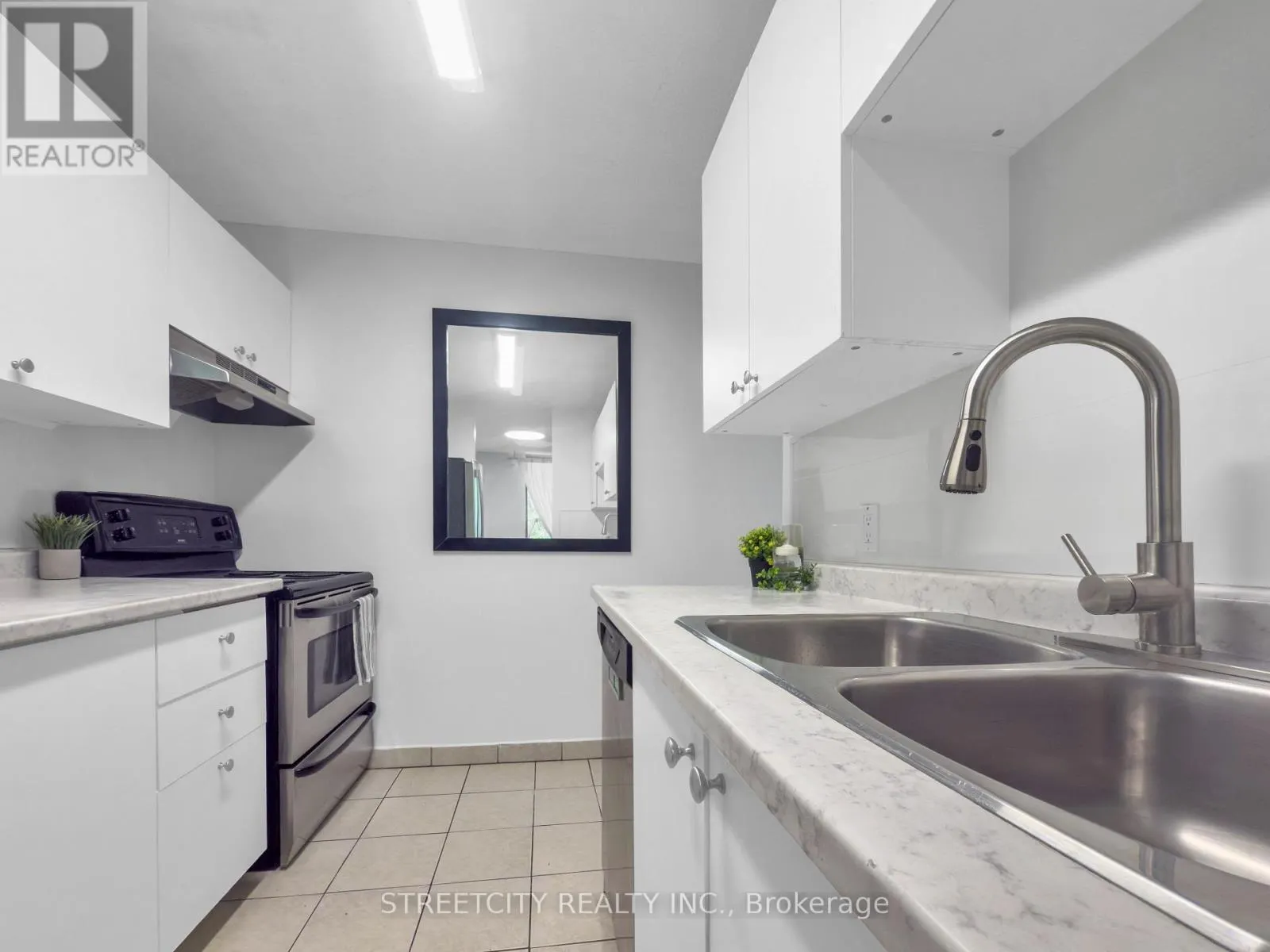 203 - 1103 JALNA BOULEVARD, #203