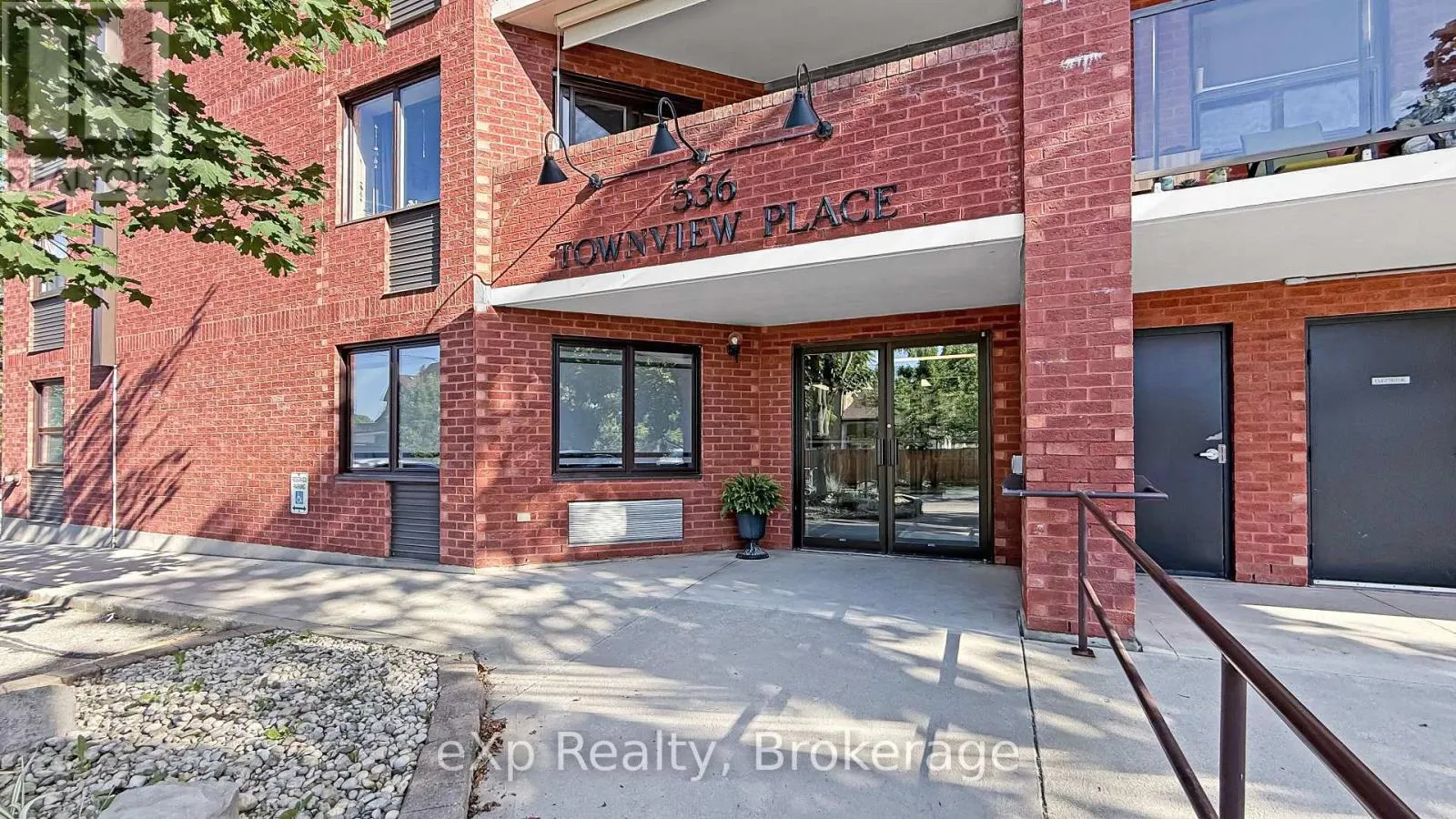 402 - 536 11TH AVENUE, #402