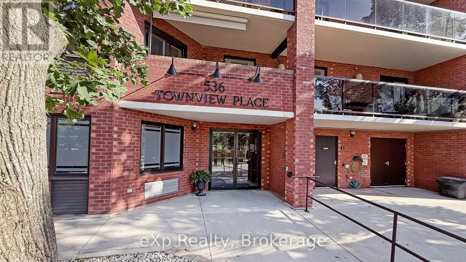 402 - 536 11TH AVENUE, #402