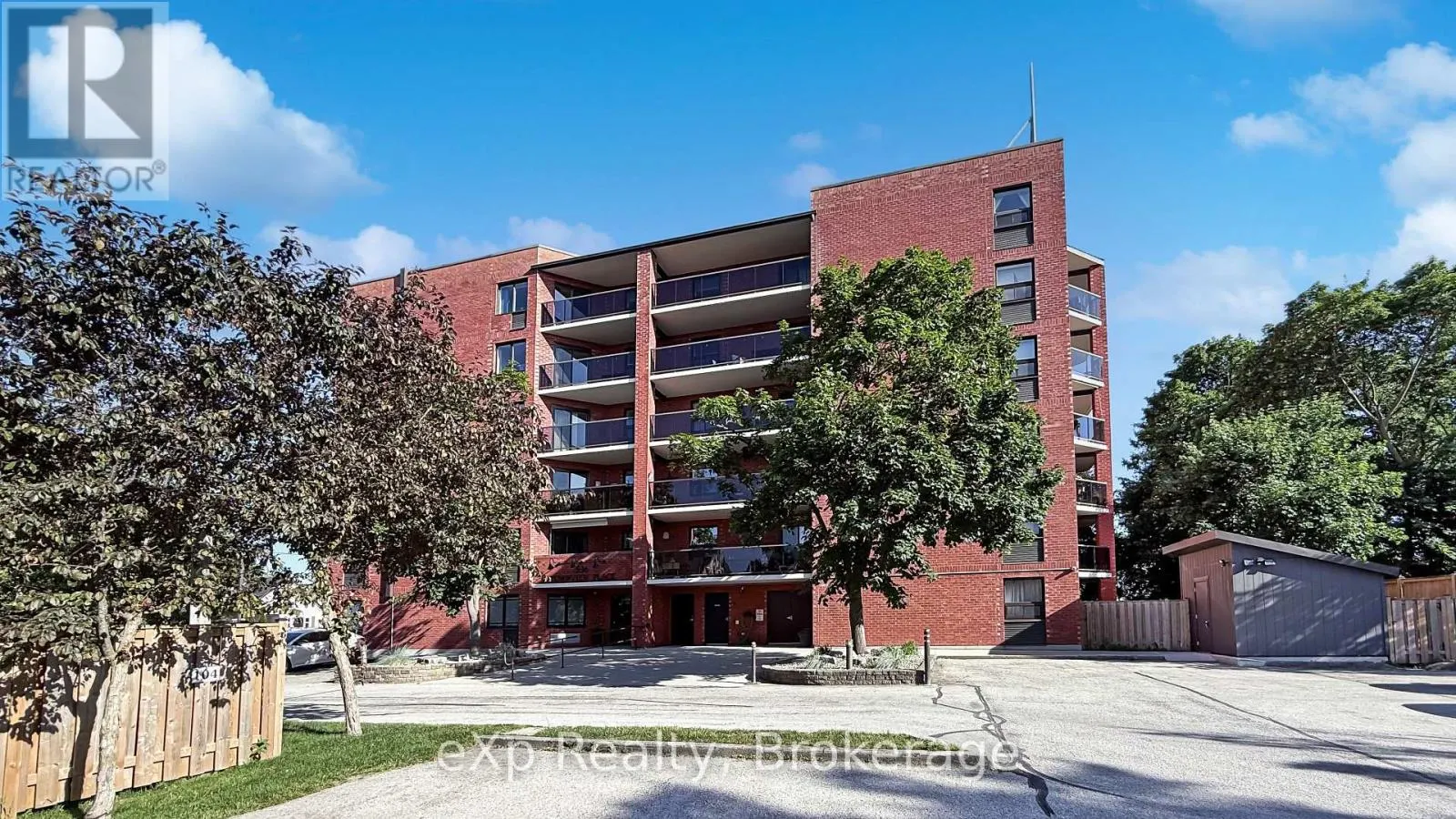 402 - 536 11TH AVENUE, #402