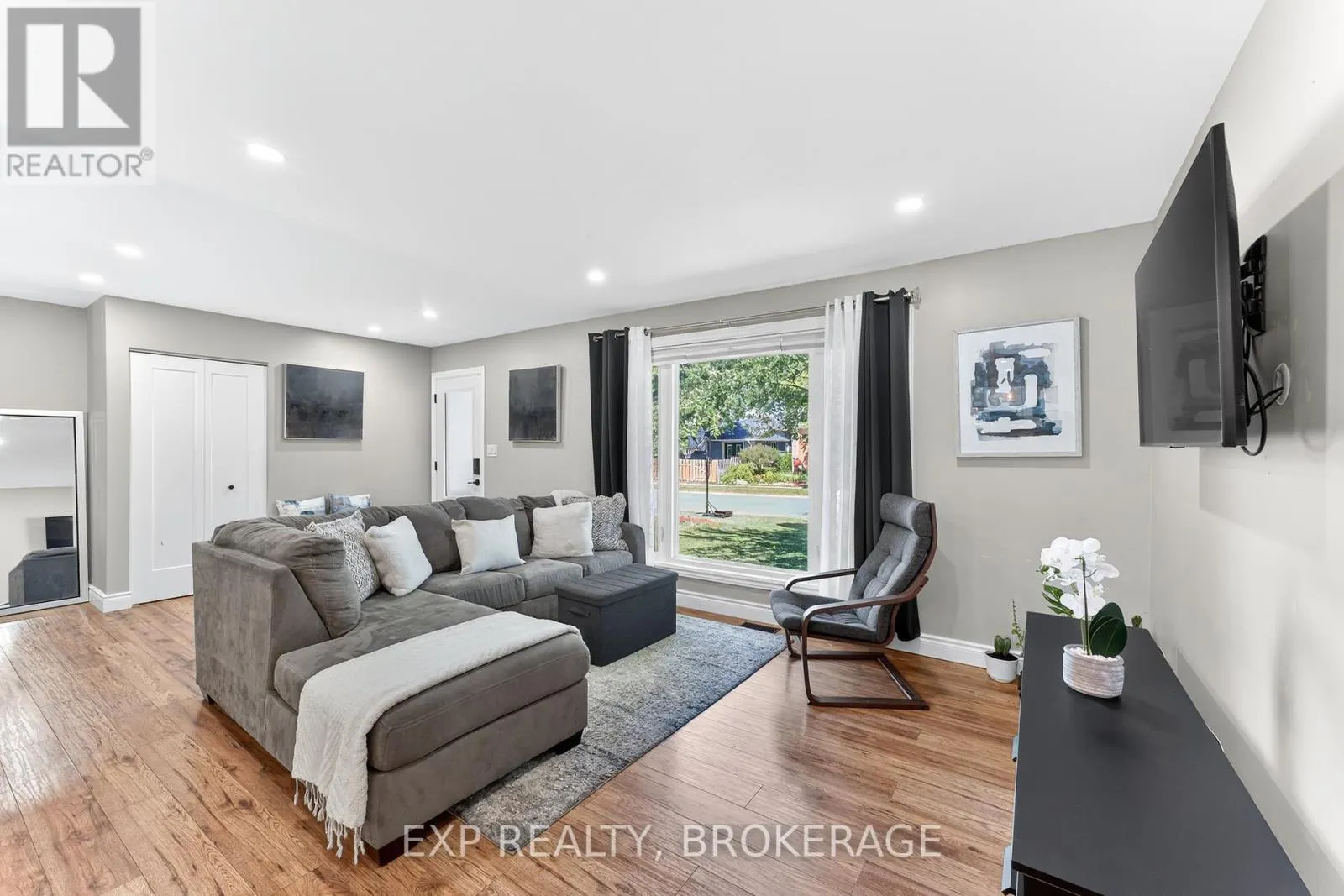 1284 WAVERLEY CRESCENT