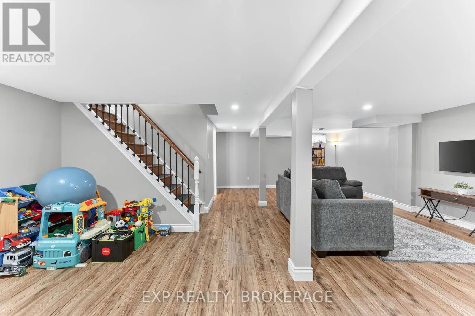 1284 WAVERLEY CRESCENT