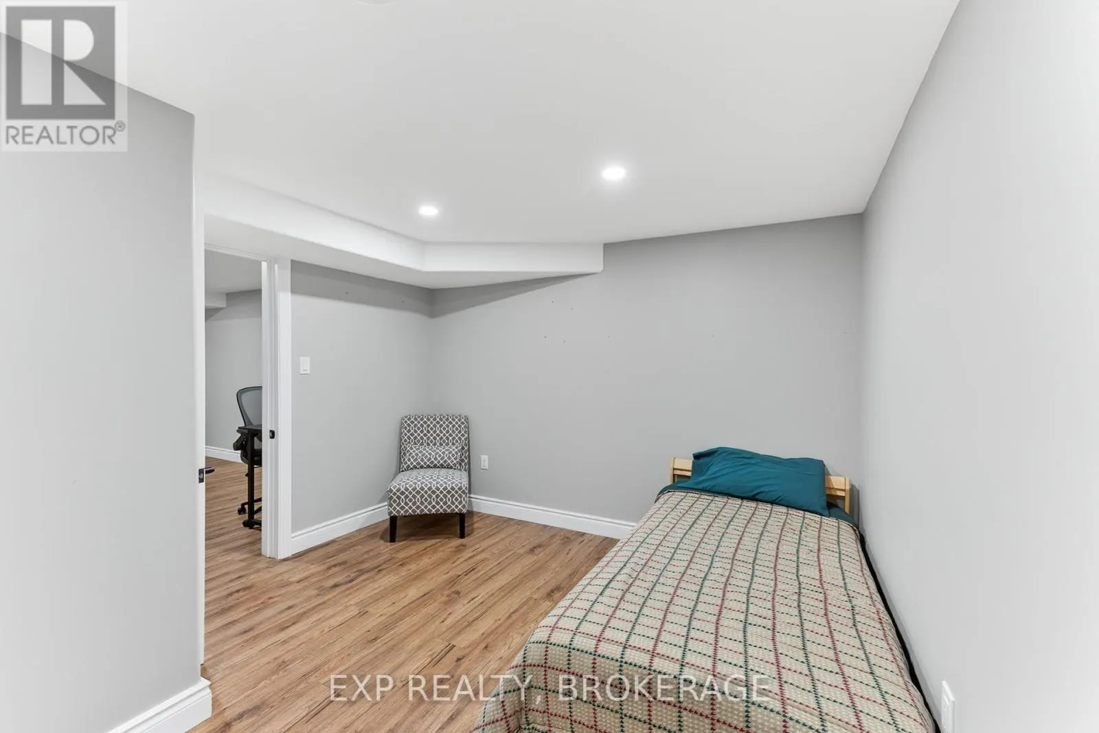 1284 WAVERLEY CRESCENT