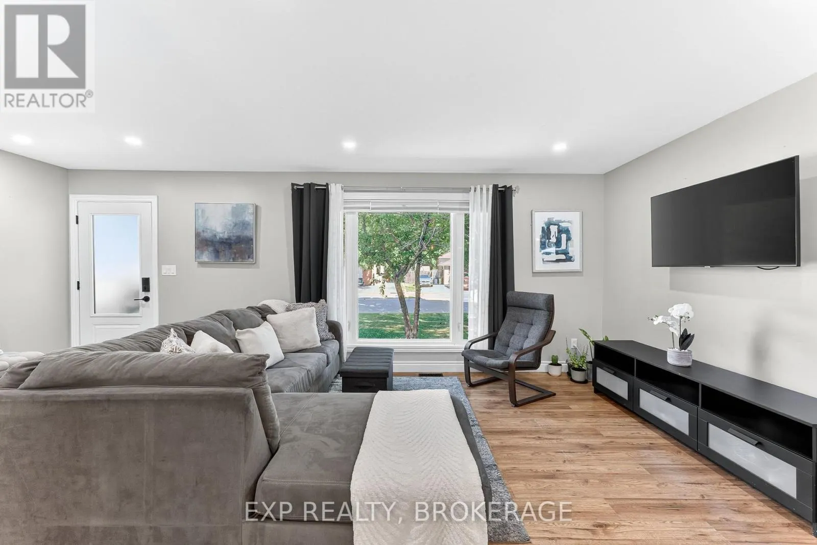 1284 WAVERLEY CRESCENT