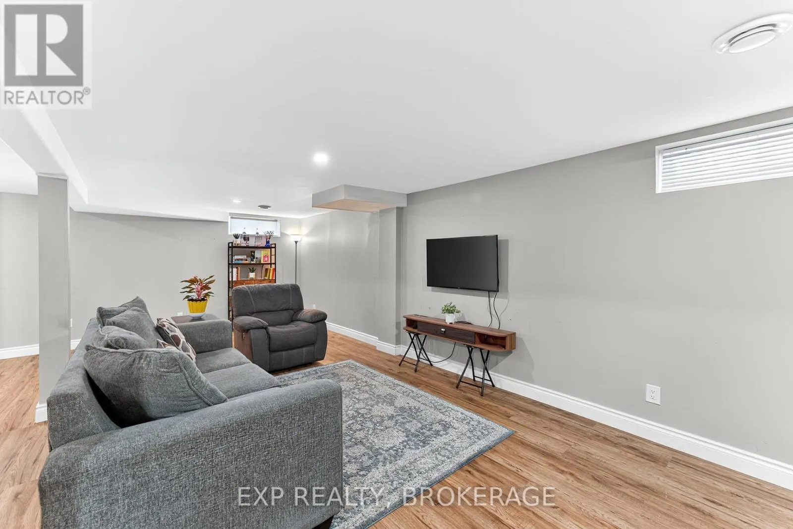 1284 WAVERLEY CRESCENT