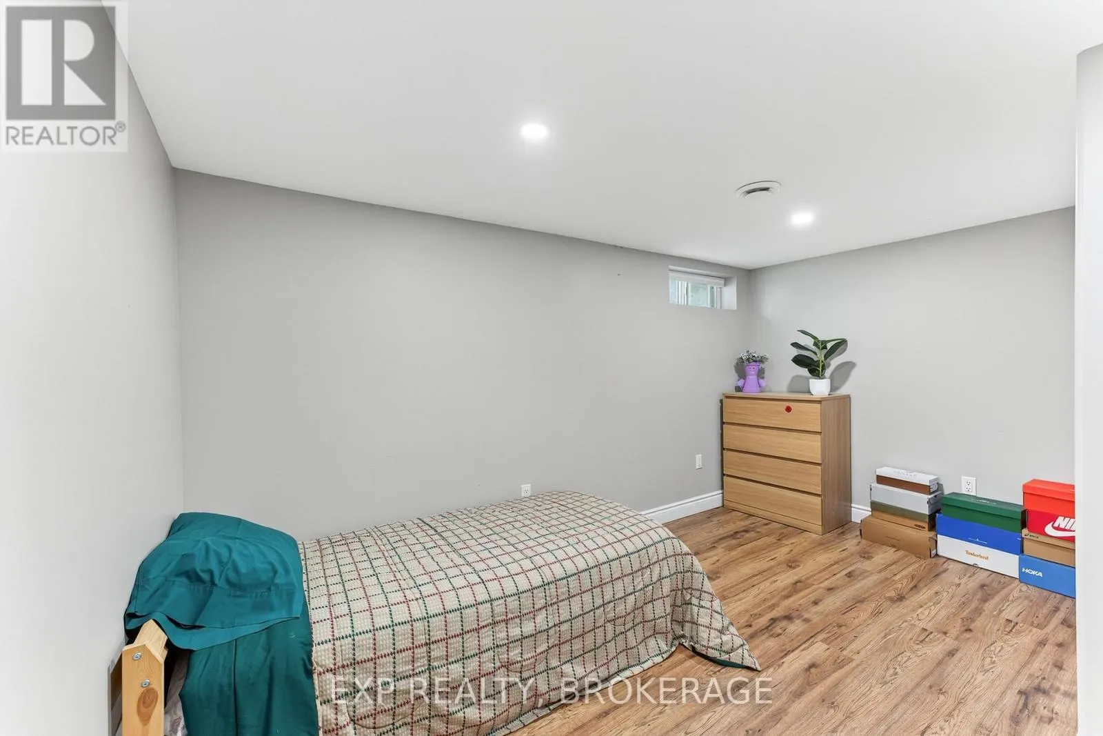 1284 WAVERLEY CRESCENT