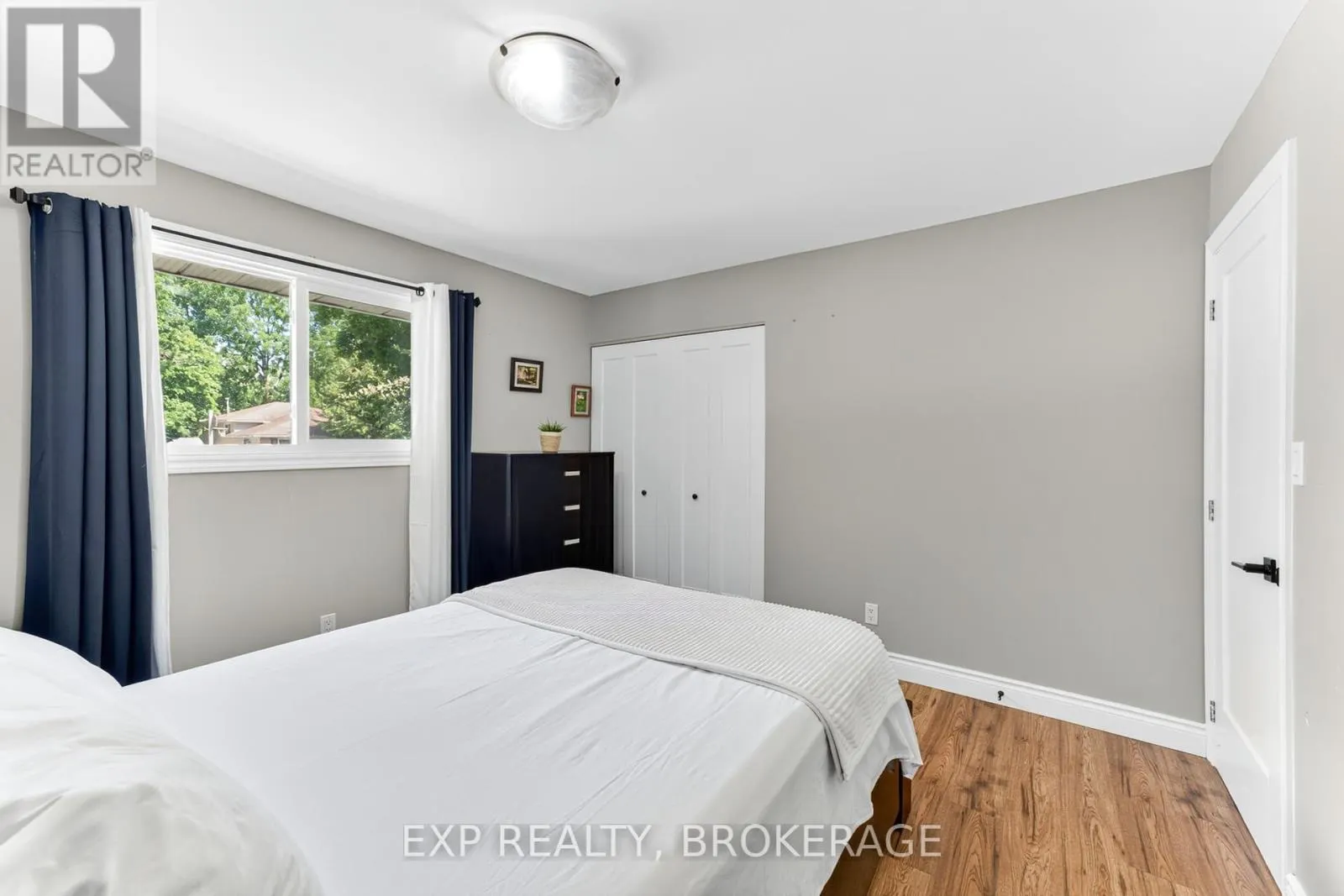 1284 WAVERLEY CRESCENT
