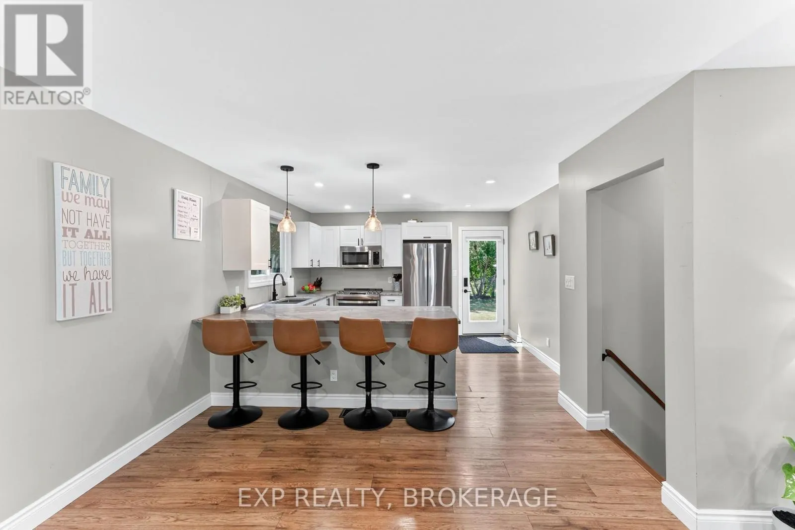 1284 WAVERLEY CRESCENT
