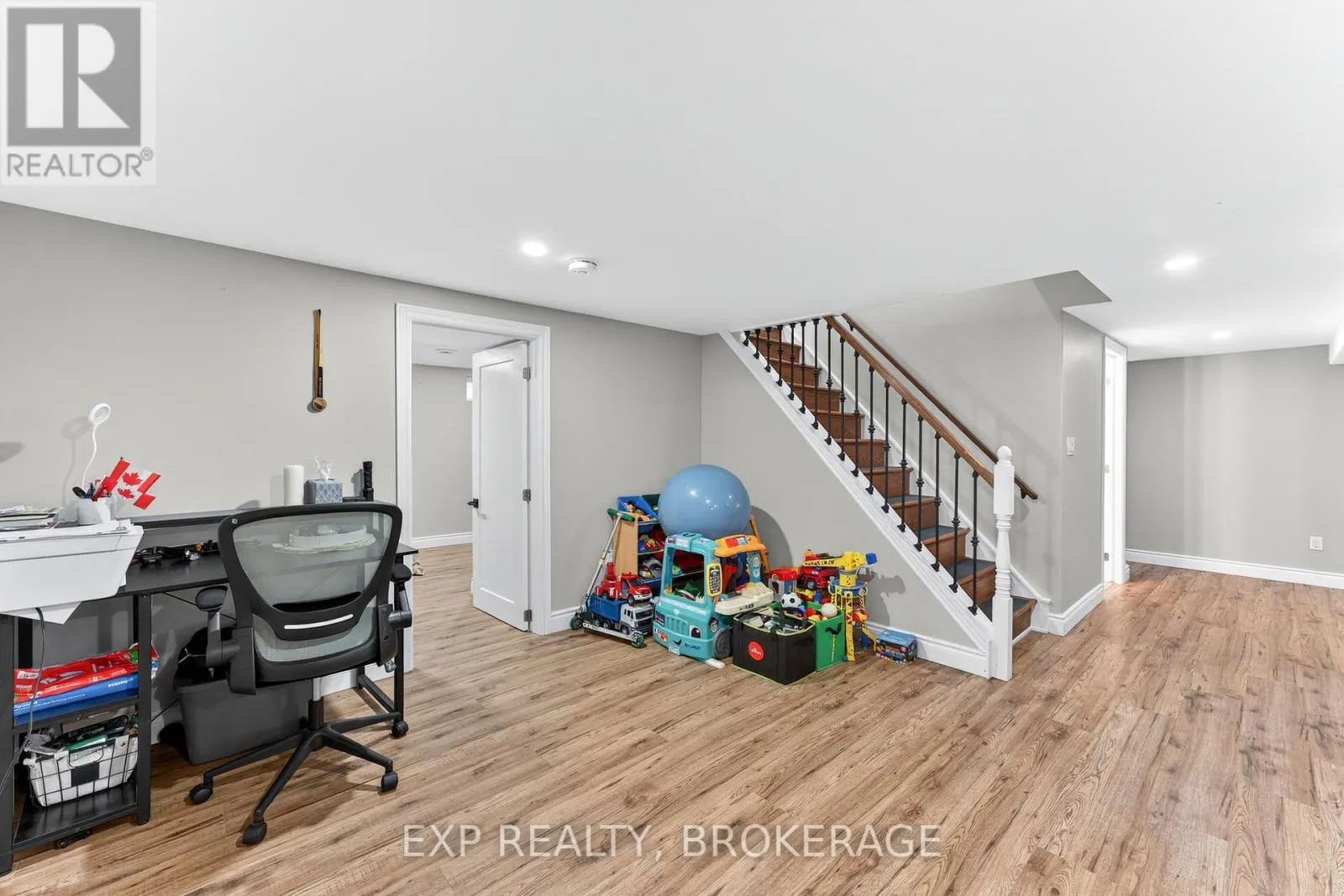 1284 WAVERLEY CRESCENT