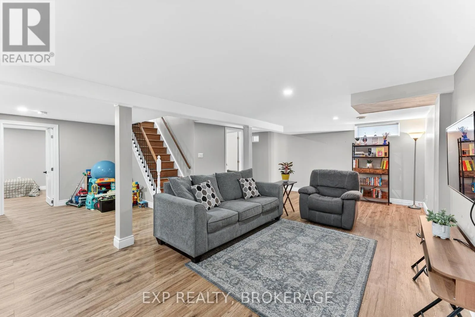 1284 WAVERLEY CRESCENT