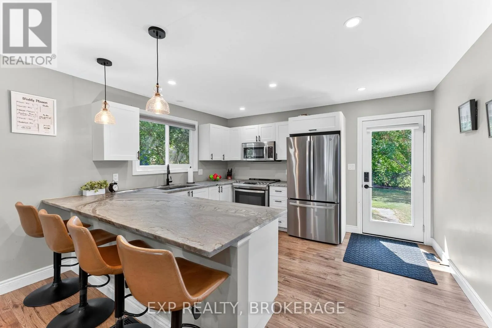 1284 WAVERLEY CRESCENT