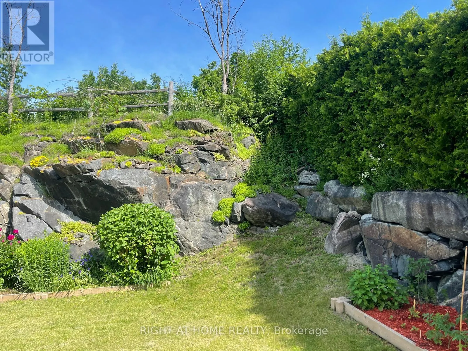 142 BLACKDOME CRESCENT